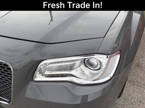 Used 2018 Chrysler 300 Limited w/ Harman/Kardon Audio Group RWD image 4