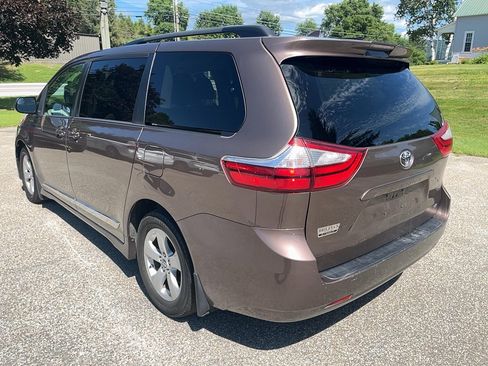 Used 2018 Toyota Sienna LE image 7