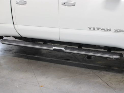 Used 2017 Nissan Titan SL RWD image 13