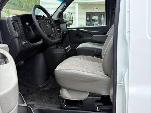 Used 2014 GMC Savana 1500 AWD image 9