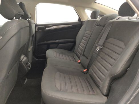 Used 2018 Ford Fusion SE w/ Fusion SE Technology Package image 18