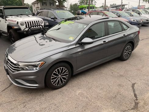 Used 2019 Volkswagen Jetta SE w/ Cold Weather Package FWD image 6