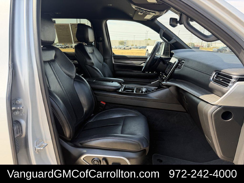Used 2024 Jeep Wagoneer Series III AWD/4WD image 28
