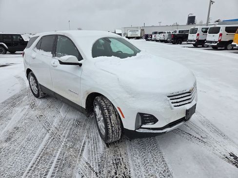 Used 2024 Chevrolet Equinox LT image 2