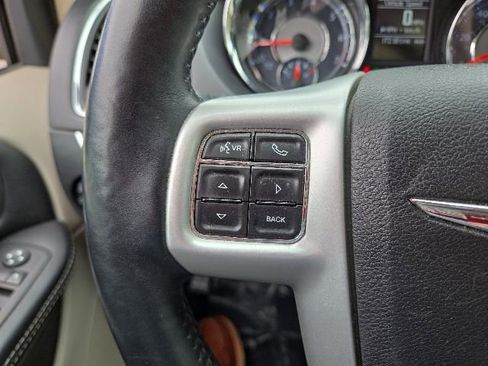 Used 2016 Chrysler Town & Country Touring-L FWD image 53