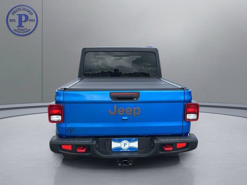 Used 2022 Jeep Gladiator Rubicon w/ Cold Weather Group AWD/4WD image 6