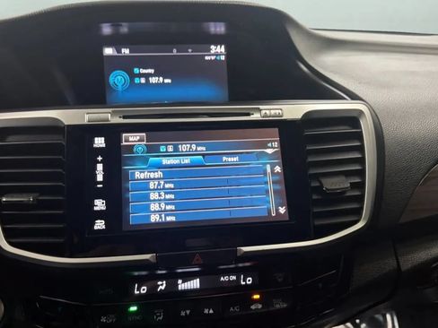 Used 2016 Honda Accord Touring image 13