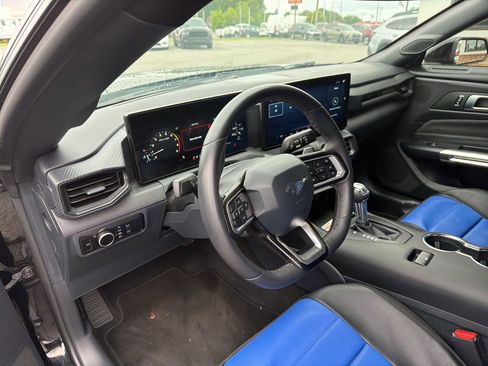 Used 2025 Ford Mustang GT RWD image 4