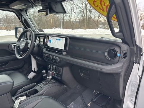 Used 2024 Jeep Wrangler Unlimited Rubicon 4xe image 13
