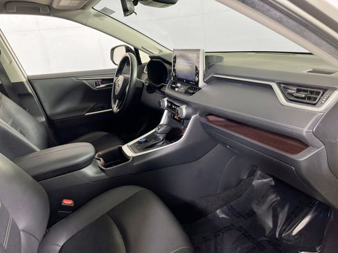 Used 2022 Toyota RAV4 Limited AWD/4WD image 28