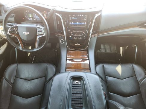 Used 2020 Cadillac Escalade Luxury w/ Escalade Sport Edition AWD/4WD image 18