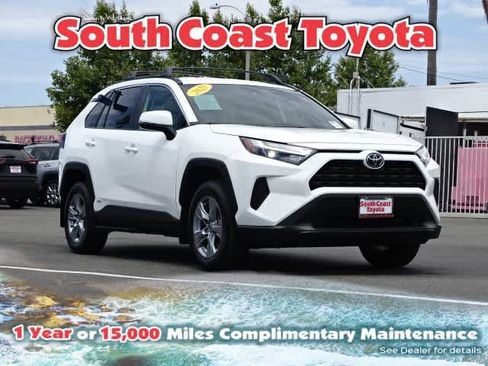 Certified 2025 Toyota RAV4 LE AWD/4WD image 1