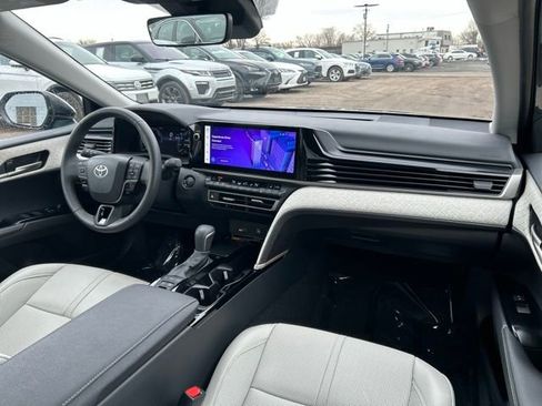 Used 2025 Toyota Camry XLE image 16