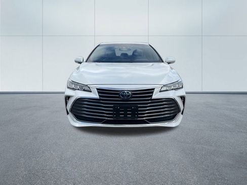 Certified 2021 Toyota Avalon XLE w/ Moonroof Package image 3