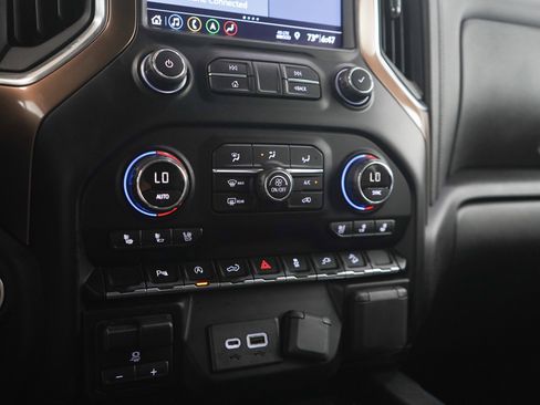 Used 2019 Chevrolet Silverado 1500 High Country w/ Z71 Off-Road Package AWD/4WD image 23