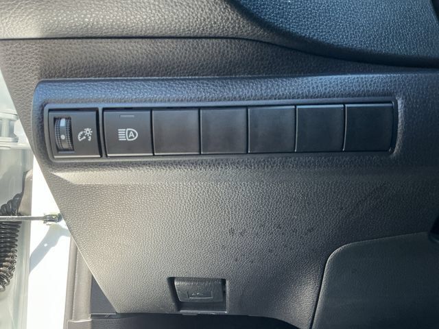 Used 2025 Toyota Corolla LE FWD image 28