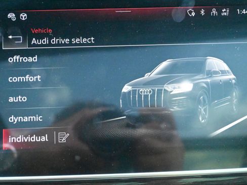 Certified 2025 Audi Q7 3.0T Premium w/ Convenience Package image 22