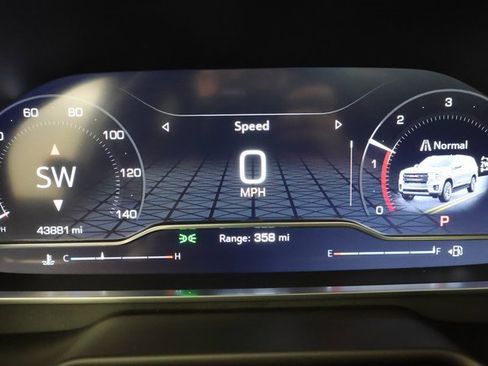 Used 2023 GMC Yukon XL AT4 w/ AT4 Premium Plus Package image 14