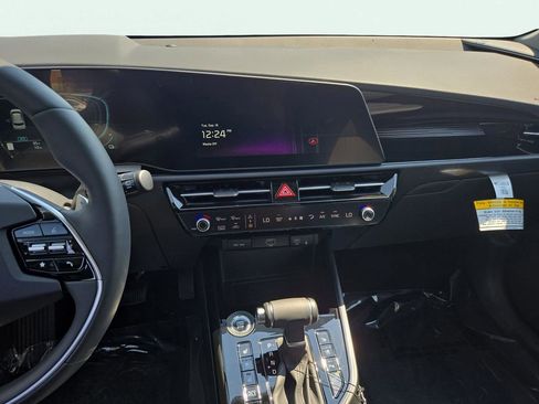 New 2025 Kia Niro SX image 25