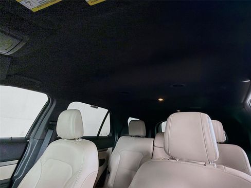Used 2018 Ford Explorer XLT w/ Equipment Group 202A AWD/4WD image 5