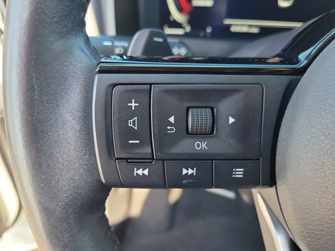 Certified 2024 Nissan Rogue Platinum FWD image 19