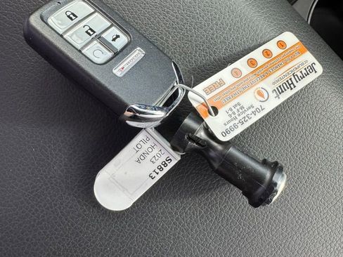 Used 2023 Honda Pilot TrailSport image 3