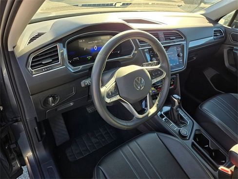 Used 2024 Volkswagen Tiguan SE image 9