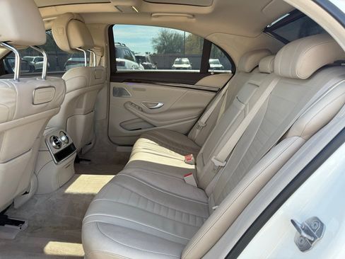 Used 2019 Mercedes-Benz S 560 Sedan w/ Premium Package image 10