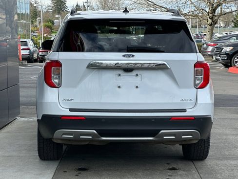 Used 2023 Ford Explorer XLT w/ Equipment Group 202A image 4