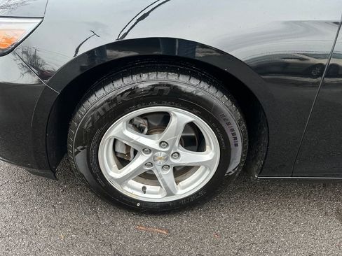 Used 2018 Chevrolet Malibu LS image 2