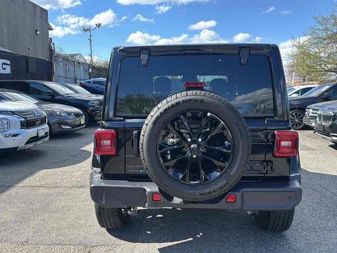 Used 2025 Jeep Wrangler Unlimited Sahara w/ Safety Group AWD/4WD image 5