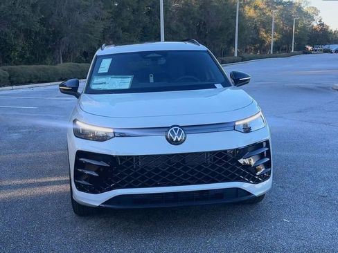 New 2026 Volkswagen Tiguan SE R-Line image 3