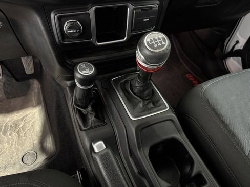 Used 2018 Jeep Wrangler Sport image 16