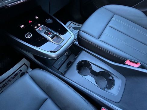 Used 2024 Audi Q4 e-tron Premium w/ Convenience Package image 20