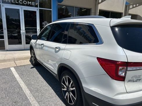 Used 2019 Honda Pilot Touring image 2