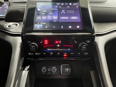 Used 2023 Jeep Grand Cherokee Altitude image 39