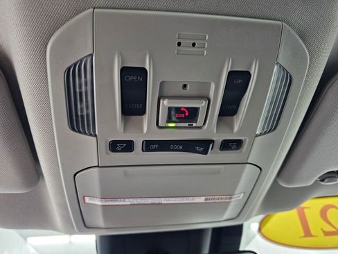 Used 2021 Toyota Highlander XLE image 27