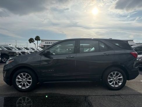Used 2019 Chevrolet Equinox LS FWD image 2