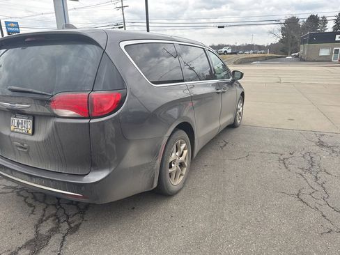 Used 2018 Chrysler Pacifica Touring Plus w/ Tire & Wheel Group image 7