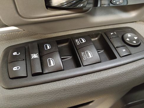 Used 2016 RAM 1500 Classic SLT RWD image 27