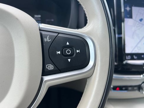 Used 2019 Volvo XC60 T5 Momentum w/ Premium Package FWD image 18