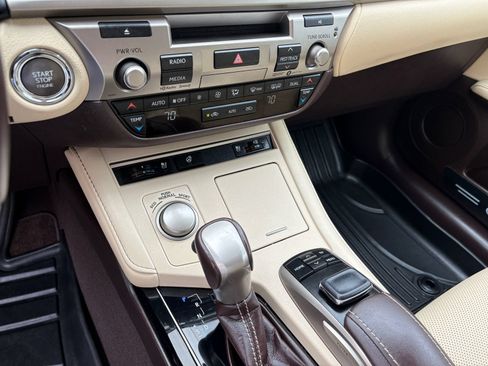 Used 2018 Lexus ES 350 w/ Navigation System Package FWD image 26