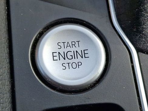 Used 2023 Volkswagen Atlas Cross Sport SE image 20