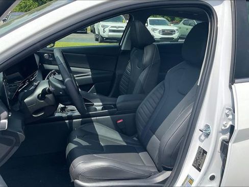 New 2025 Hyundai Elantra Limited image 9