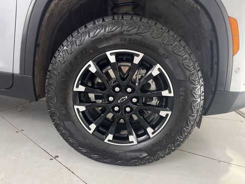 Used 2025 Chevrolet Traverse Z71 w/ Enhanced Driving Package AWD/4WD image 17