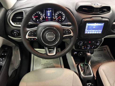 Used 2018 Jeep Renegade Latitude AWD/4WD image 13
