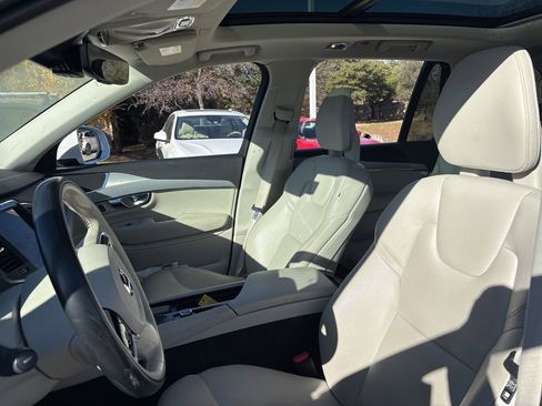 Used 2021 Volvo XC90 T5 Momentum w/ Climate Package image 17