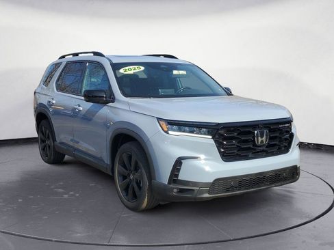 Used 2025 Honda Pilot Black Edition image 2