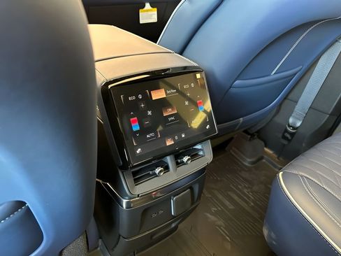 New 2026 Cadillac Vistiq Premium Luxury image 16