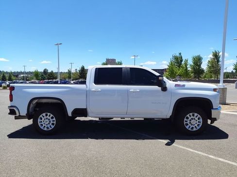 Used 2021 Chevrolet Silverado 2500 LT w/ Z71 Off-Road Package AWD/4WD image 2